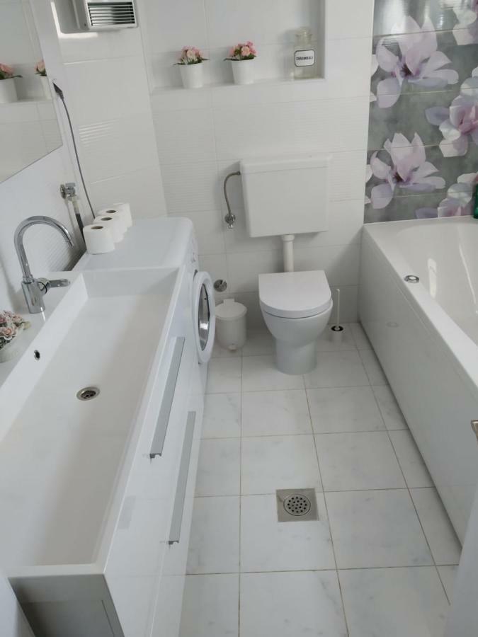Apartment Emma Mali Lošinj Dış mekan fotoğraf
